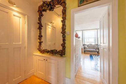 Chic Top Floor Apartment in the heart of Notting Hill Ladbroke Grove - image 29