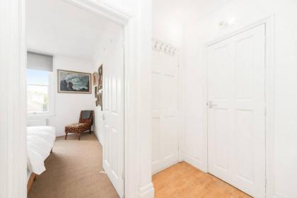 Chic Top Floor Apartment in the heart of Notting Hill Ladbroke Grove - image 30