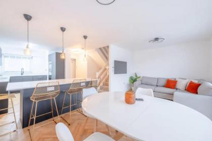 Central 3BD Flat with Balcony in Paddington
