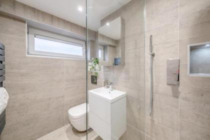 Central 3BD Flat with Balcony in Paddington - image 22