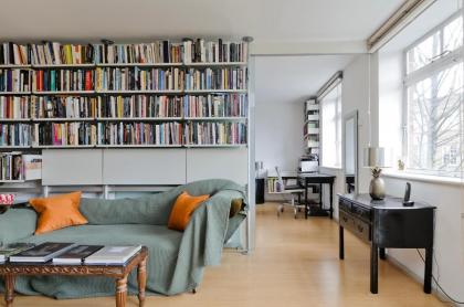 Large one bedroom flat with balcony close to the City by UnderTheDoormat - image 10