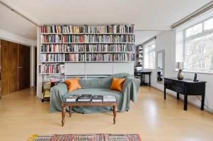 Large one bedroom flat with balcony close to the City by UnderTheDoormat - image 12