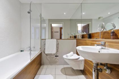 Large one bedroom flat with balcony close to the City by UnderTheDoormat - image 18