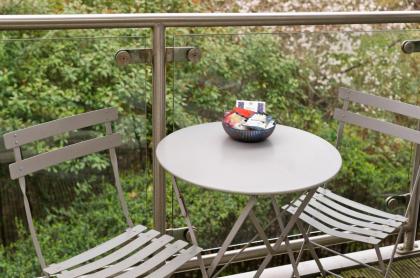 Large one bedroom flat with balcony close to the City by UnderTheDoormat - image 20