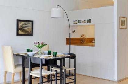 Large one bedroom flat with balcony close to the City by UnderTheDoormat - image 5
