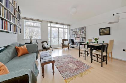 Large one bedroom flat with balcony close to the City by UnderTheDoormat - image 8