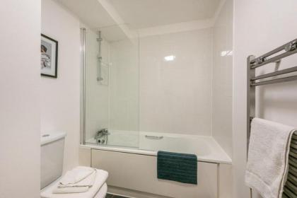 The Camden hub - Modern & large 2BR with balcony - image 11