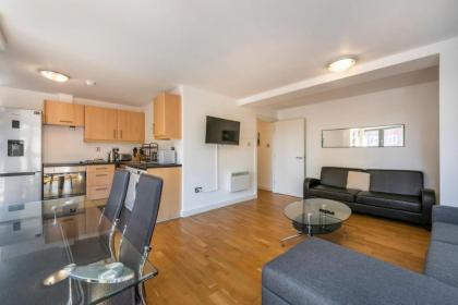 The Camden hub - Modern & large 2BR with balcony - image 2