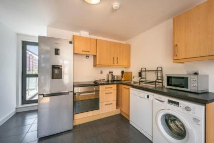 The Camden hub - Modern & large 2BR with balcony - image 6