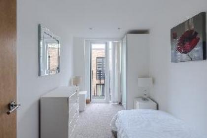 Two BR apt with view in the heart of King's Cross - image 18