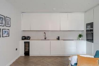Two Bed House by Regent¿s Park - image 15