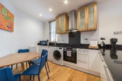 Central London's ultimate scape - 2 bed / 2 bath - image 3