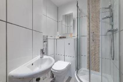 Central London's ultimate scape - 2 bed / 2 bath - image 4