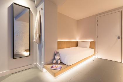 Zedwell Underground Tottenham Court Rd - image 22