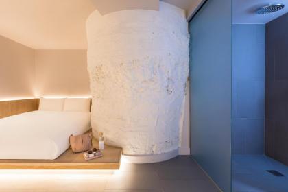 Zedwell Underground Tottenham Court Rd - image 25