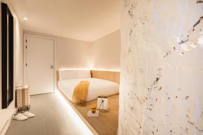 Zedwell Underground Tottenham Court Rd - image 30