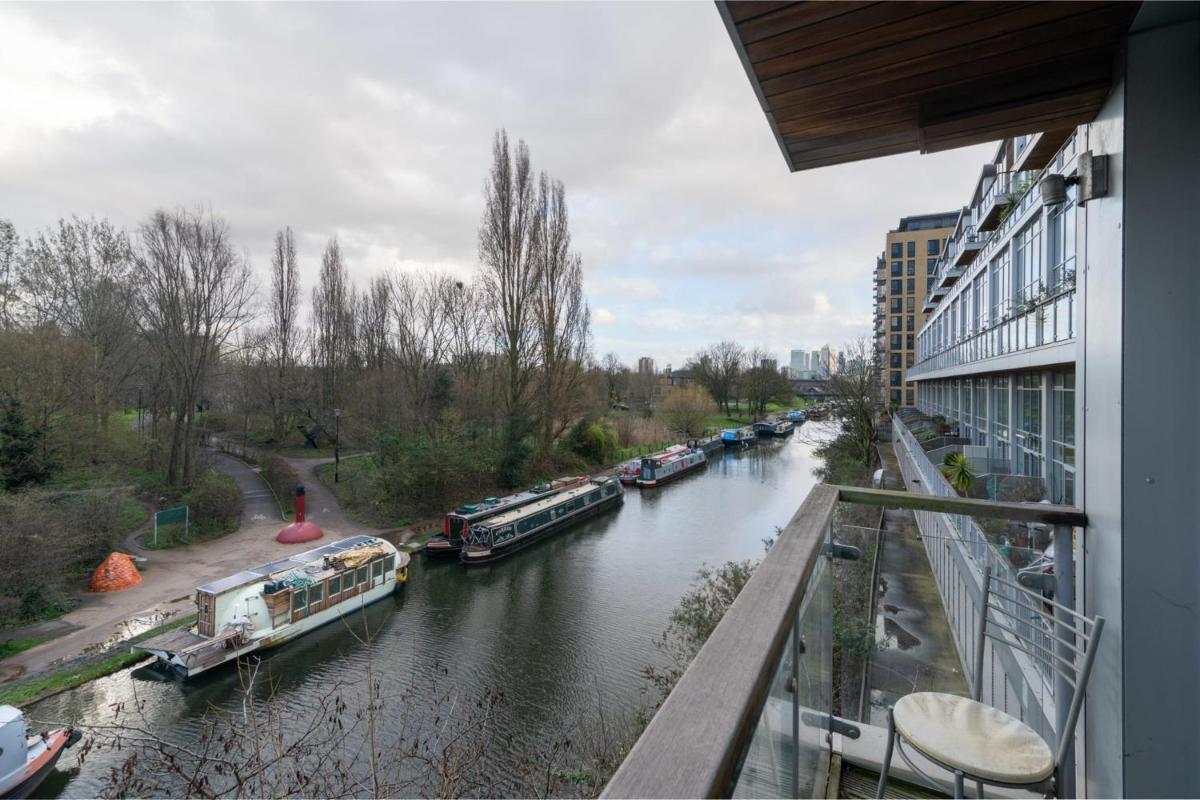 Regent's Canal View Apartment - image 2