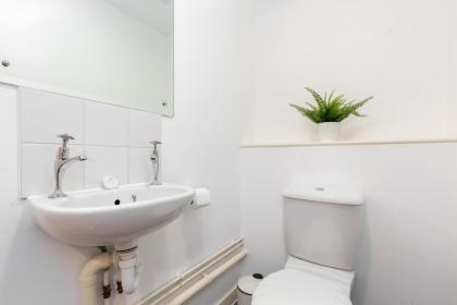 The Hackney Central Apartment - image 16