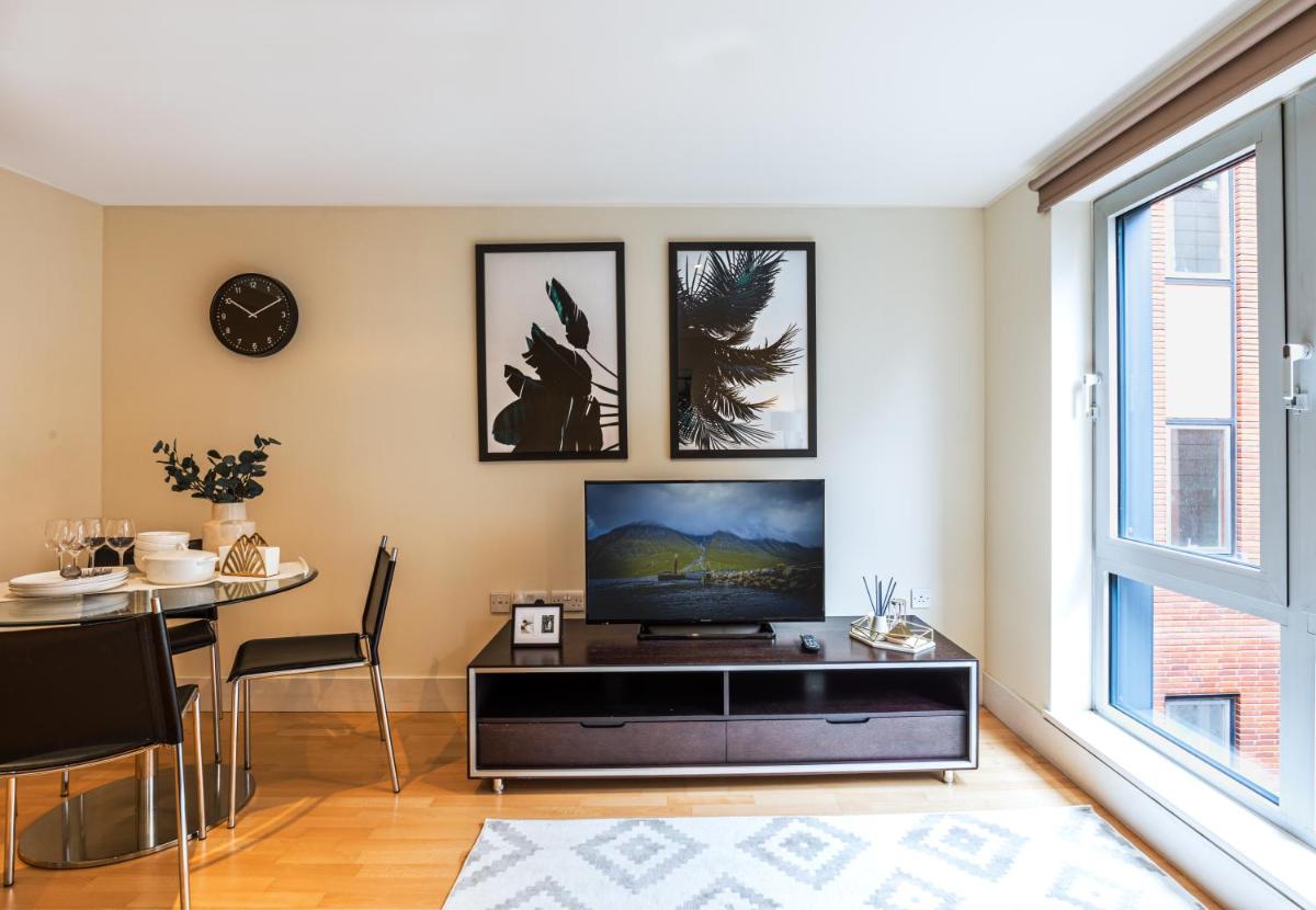 One Bed Serviced Apartment near Blackfriars - main image
