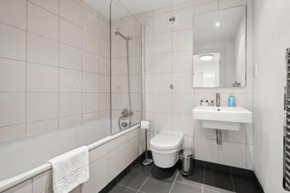 One Bed Serviced Apartment near Blackfriars - image 7