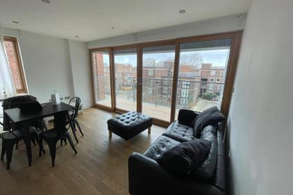Peaceful 1BD Flat with Balcony - Bethnal Green - image 3