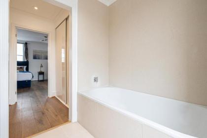 Spacious and Comfy 4 Bedroom House near Oxford Street and marble Arch - image 15
