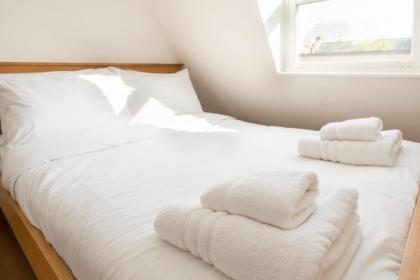 Spaciously renovated 2BD Flat - Camden - image 10