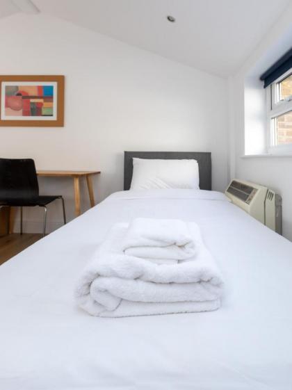 Spaciously renovated 2BD Flat - Camden - image 11