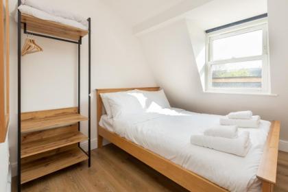 Spaciously renovated 2BD Flat - Camden - image 13