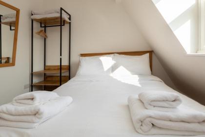 Spaciously renovated 2BD Flat - Camden - image 14