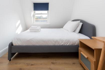 Spaciously renovated 2BD Flat - Camden - image 18