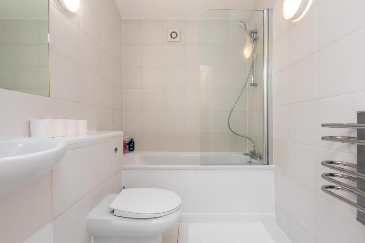 Spaciously renovated 2BD Flat - Camden - image 4