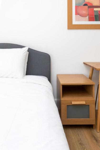 Spaciously renovated 2BD Flat - Camden - image 7