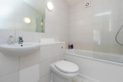 Spaciously renovated 2BD Flat - Camden - image 9
