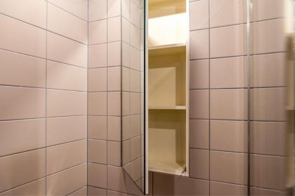 Trendy Kings Cross Flat - image 20