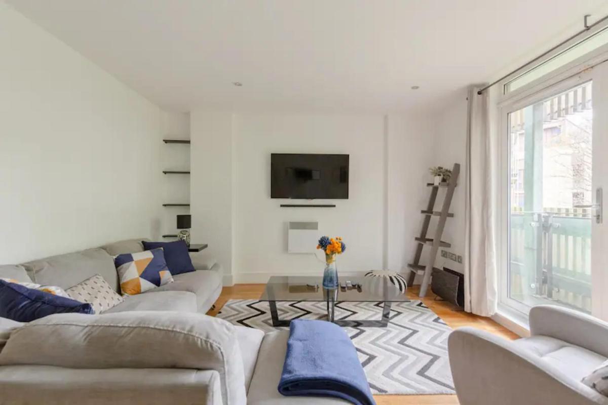 Bright & Cosy 2BD by the Canal! - Limehouse - main image