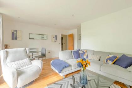 Bright & Cosy 2BD by the Canal! - Limehouse - image 2