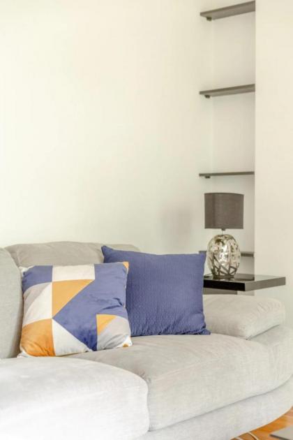 Bright & Cosy 2BD by the Canal! - Limehouse - image 3