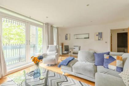 Bright & Cosy 2BD by the Canal! - Limehouse - image 4