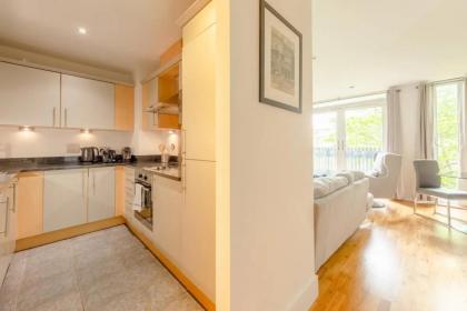 Bright & Cosy 2BD by the Canal! - Limehouse - image 9