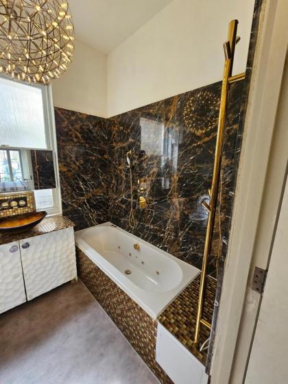 Flat 1 Charles Street - image 11