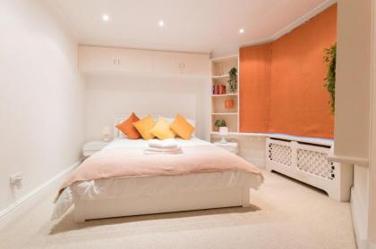 Beautiful Home in Camden with Garden - image 11