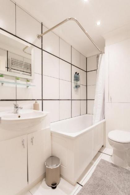 Beautiful Home in Camden with Garden - image 14