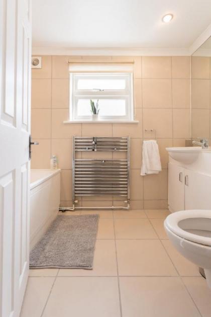 Beautiful Home in Camden with Garden - image 18