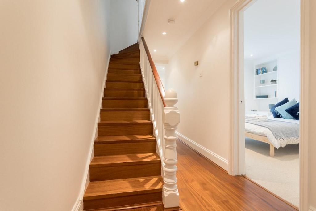 Beautiful Home in Camden with Garden - image 2