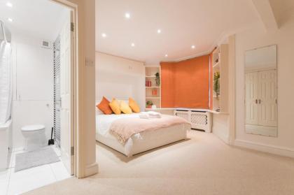 Beautiful Home in Camden with Garden - image 20