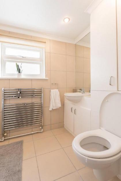 Beautiful Home in Camden with Garden - image 5
