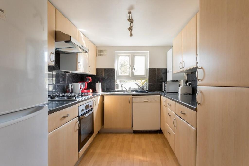 Beautiful Home in Camden with Garden - image 7