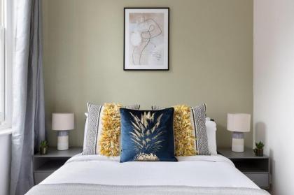 The Spitalfields Collection - image 12