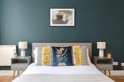 The Spitalfields Collection - image 9